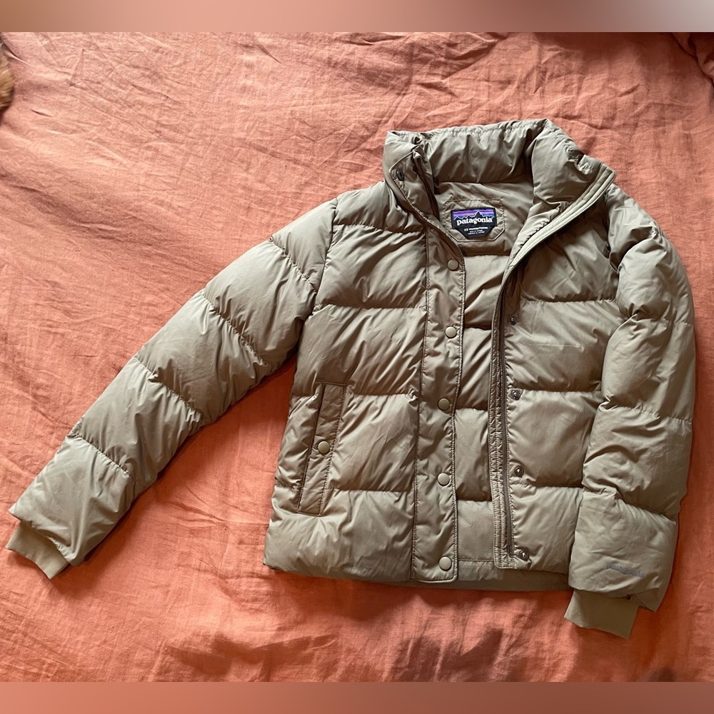 Patagonia women’s Silent Down Jacket